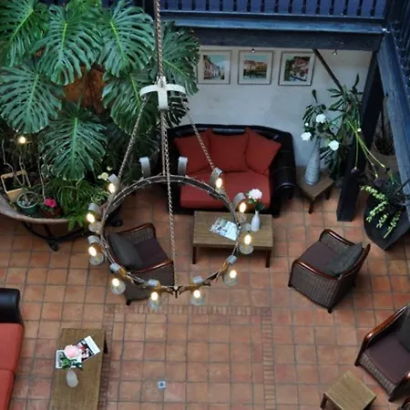 Hotel The Originals City, La Reine Jeanne,