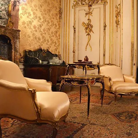 Hotel The Originals City, La Reine Jeanne, 3*