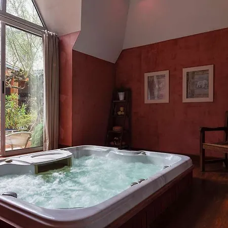 Hotel The Originals City, La Reine Jeanne,